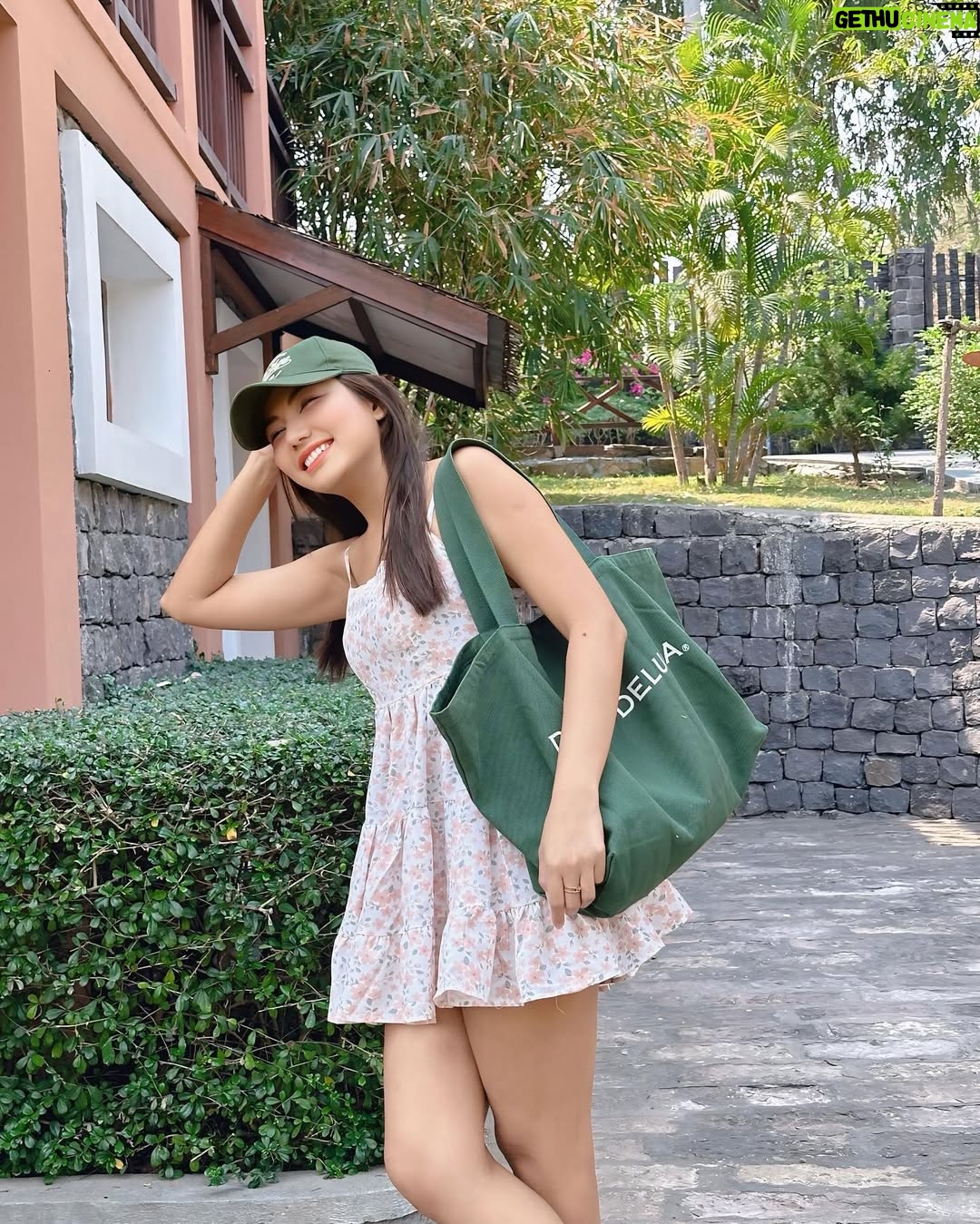May Myint Mo - 1.9K Likes - 🍃💭