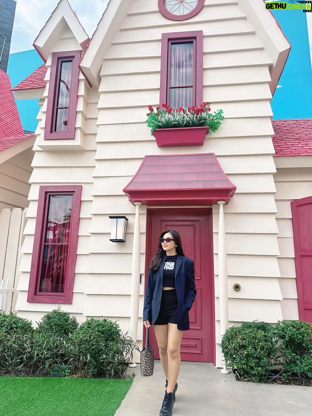 May Myint Mo - 3.3K Likes - 🎡🎢🎠🏰💃🏻