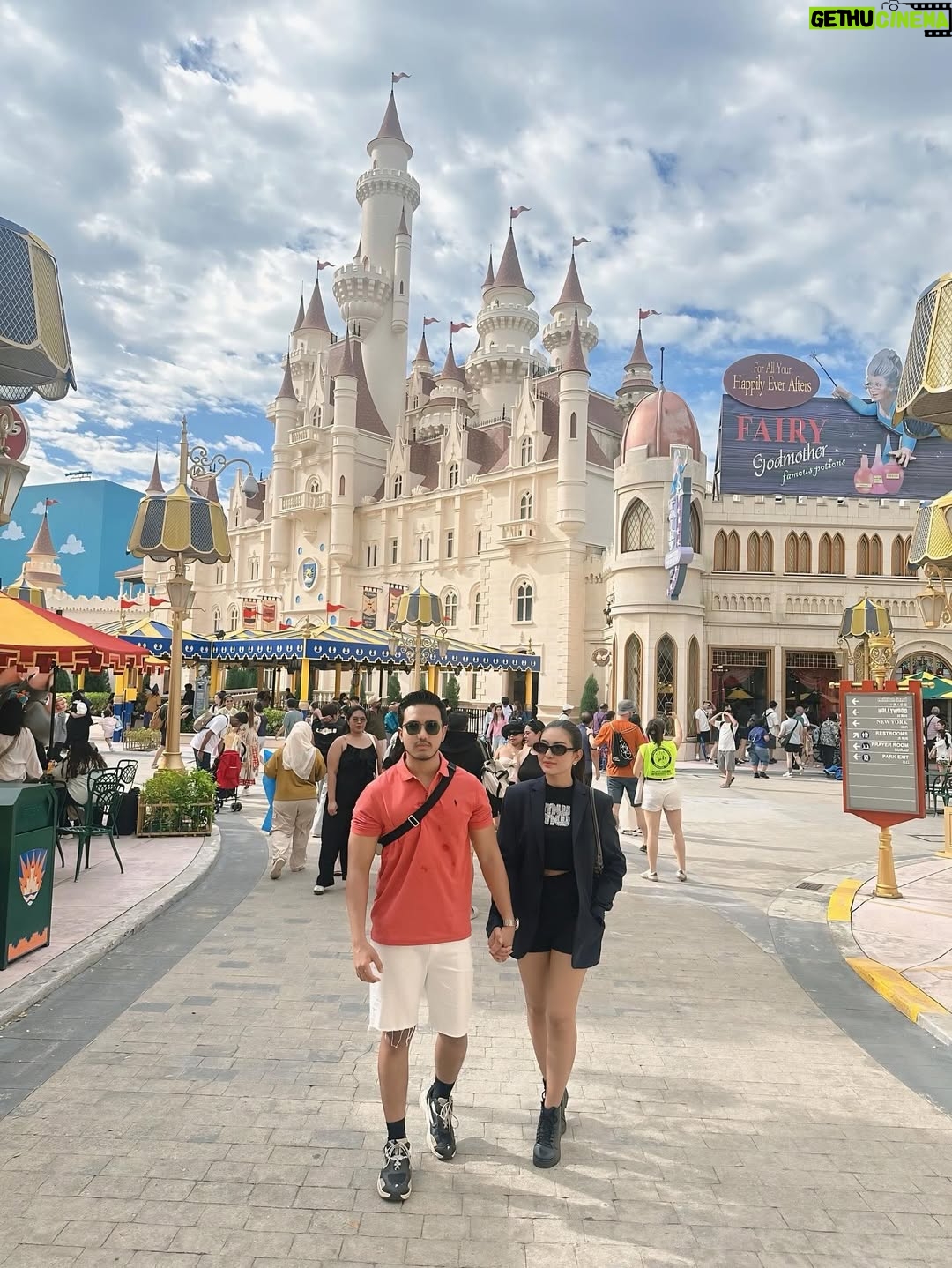 May Myint Mo - 3.3K Likes - 🎡🎢🎠🏰💃🏻