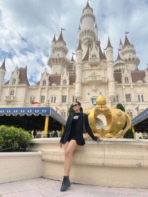 May Myint Mo Instagram - 🎡🎢🎠🏰💃🏻
