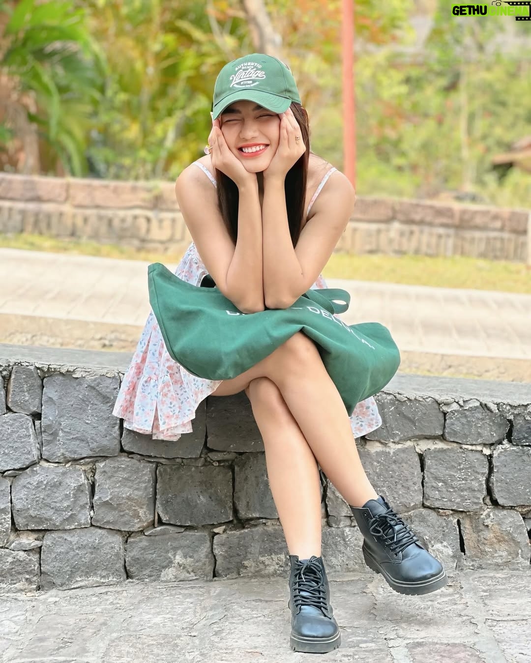 May Myint Mo - 0.9K Likes - Single Day 🍃💭