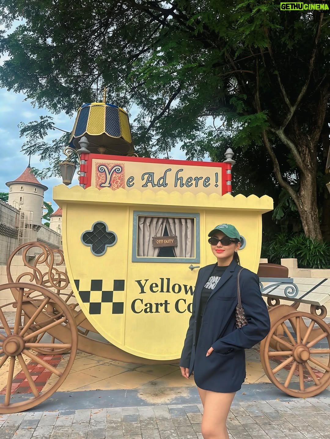 May Myint Mo - 3.3K Likes - 🎡🎢🎠🏰💃🏻