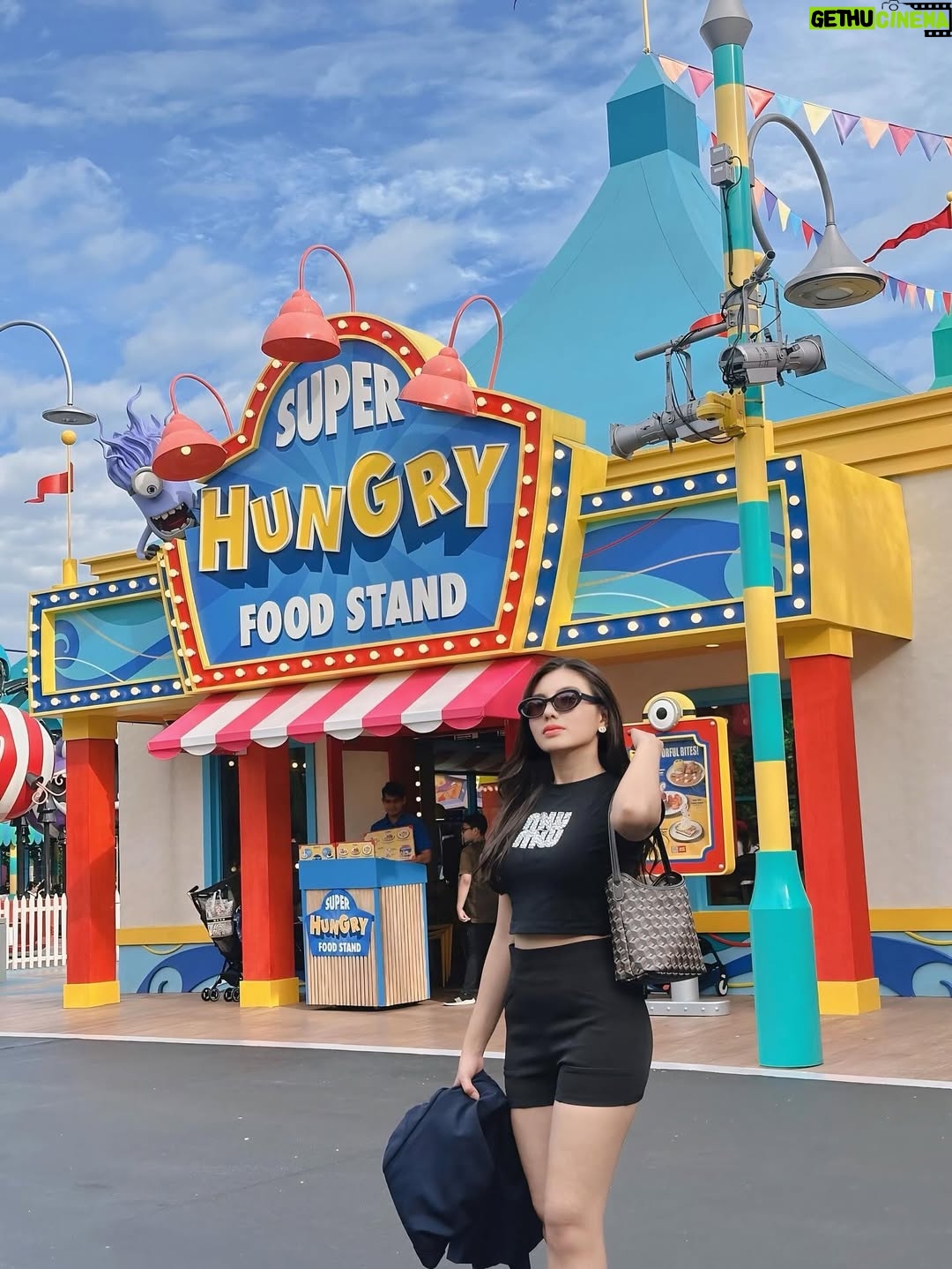 May Myint Mo - 3.3K Likes - 🎡🎢🎠🏰💃🏻