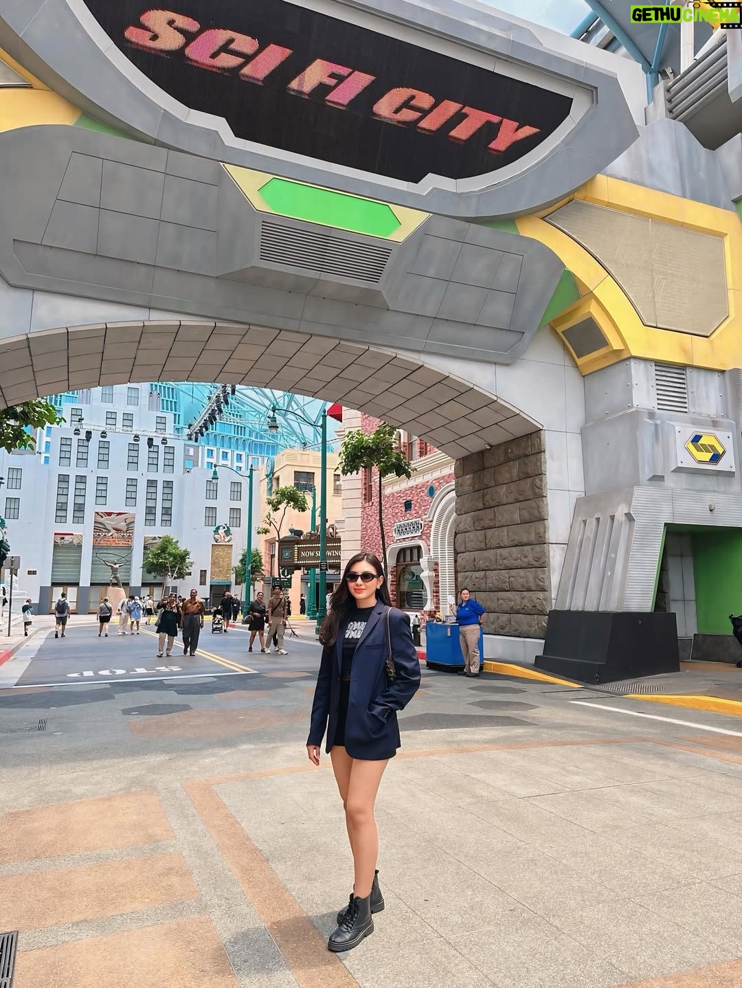 May Myint Mo - 3.3K Likes - 🎡🎢🎠🏰💃🏻