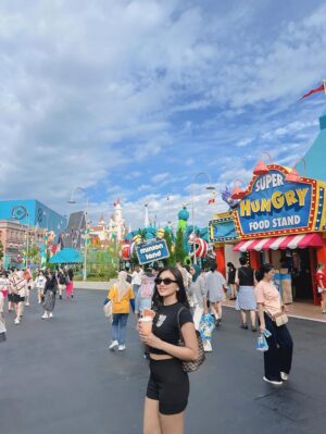 May Myint Mo Instagram - 🎡🎢🎠🏰💃🏻