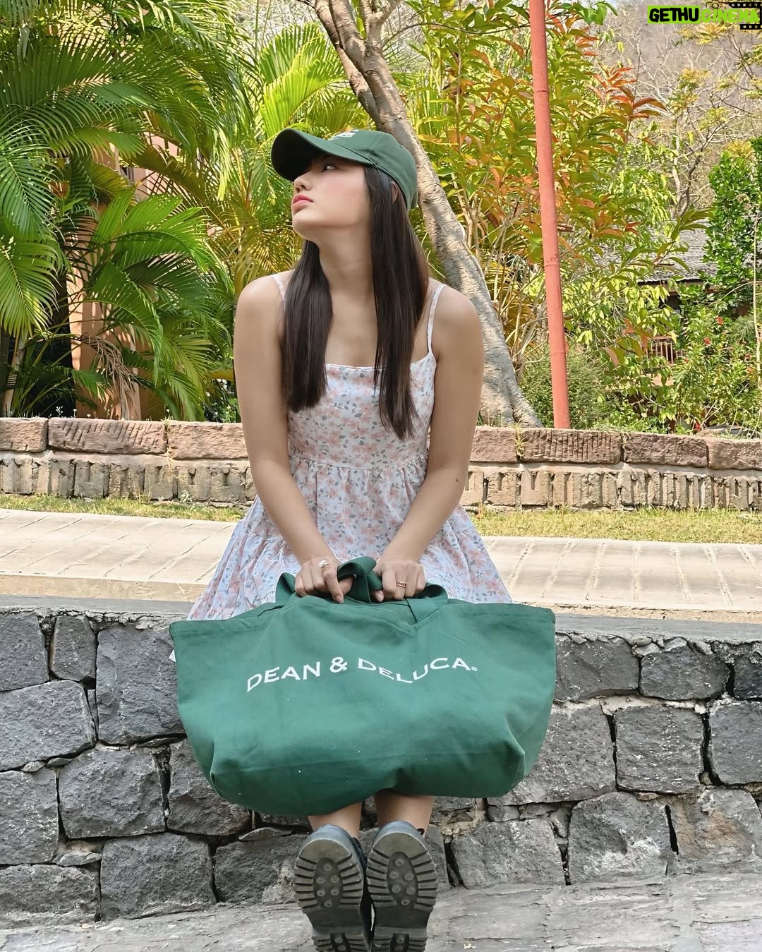 May Myint Mo - 0.9K Likes - Single Day 🍃💭