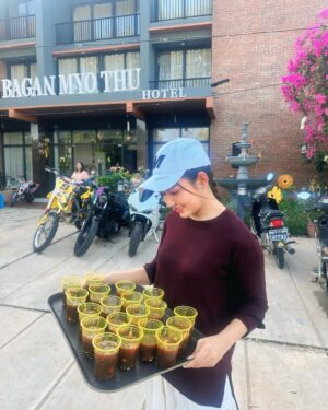 May Myint Mo Instagram - သင်္ကြန်အတက်နေ့ အလှူလေး မုန့်ကြာစိသာကူ စတုဒီတာအတွက် ပြင်ဆင် 💛✨ @bagan_myo_thu_hotel