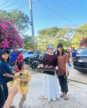 May Myint Mo Instagram - သင်္ကြန်အတက်နေ့ အလှူလေး မုန့်ကြာစိသာကူ စတုဒီတာအတွက် ပြင်ဆင် 💛✨ @bagan_myo_thu_hotel
