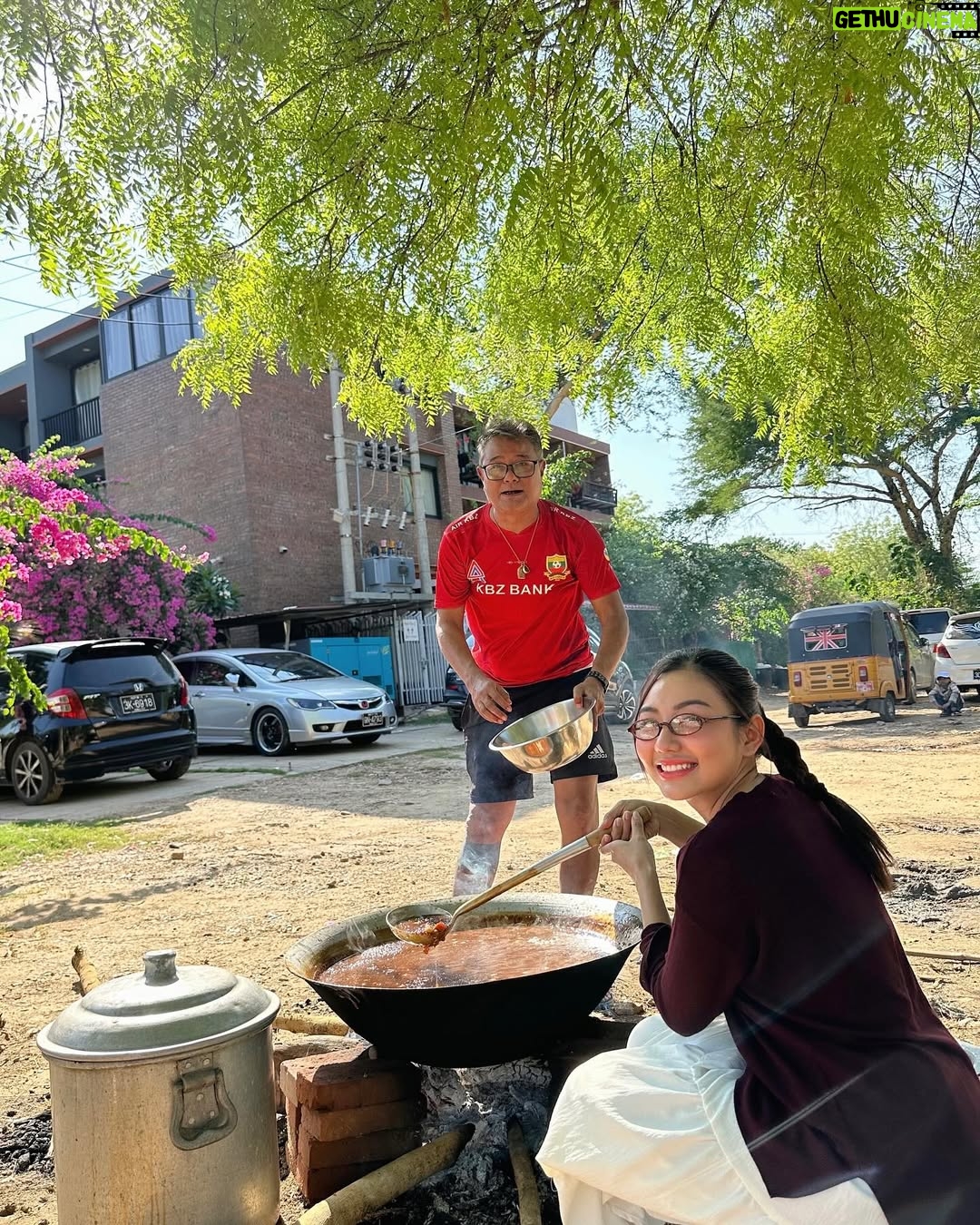 May Myint Mo - 2K Likes - သင်္ကြန်အတက်နေ့ အလှူလေး မုန့်ကြာစိသာကူ စတုဒီတာအတွက် ပြင်ဆင် 💛✨ @bagan_myo_thu_hotel