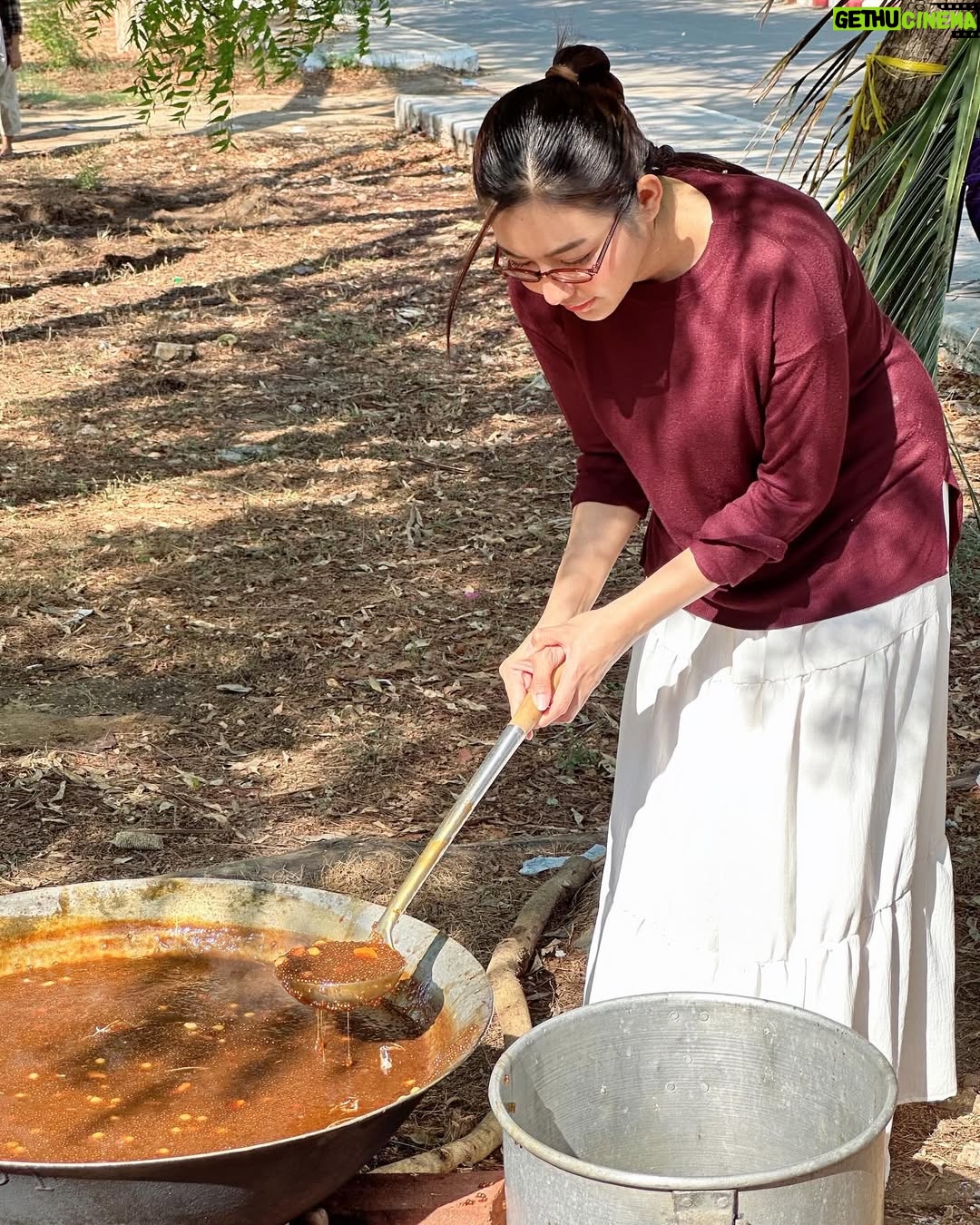 May Myint Mo - 2K Likes - သင်္ကြန်အတက်နေ့ အလှူလေး မုန့်ကြာစိသာကူ စတုဒီတာအတွက် ပြင်ဆင် 💛✨ @bagan_myo_thu_hotel