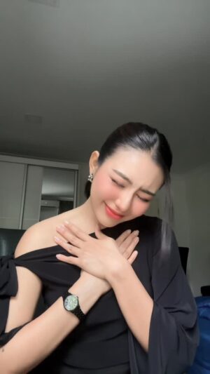 May Myint Mo Instagram - 👀🫣