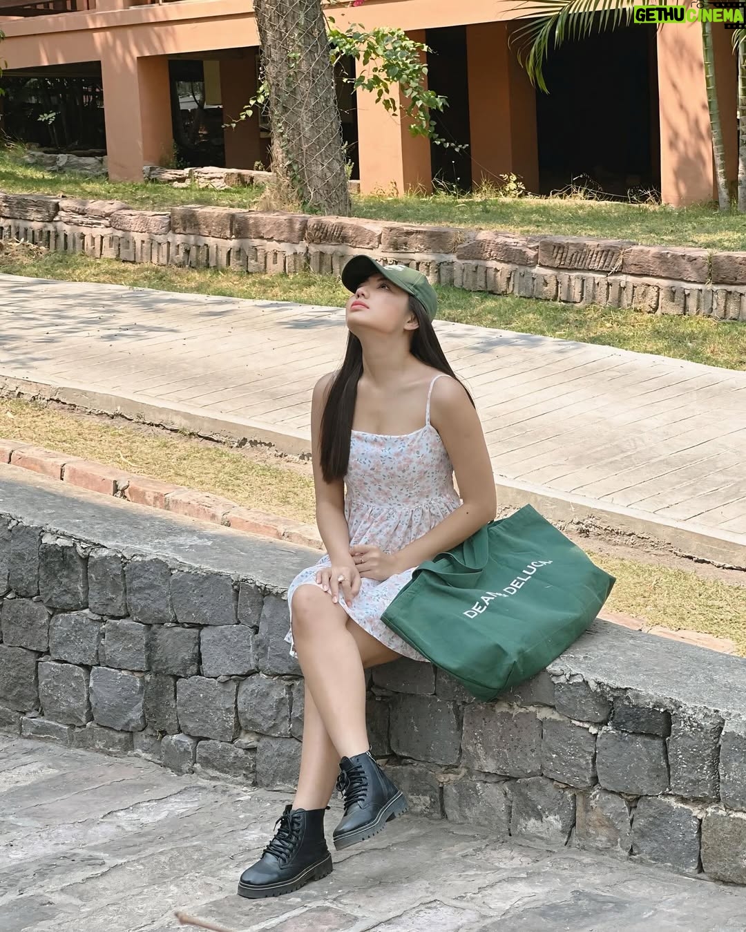 May Myint Mo - 0.9K Likes - Single Day 🍃💭