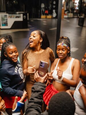 Mbalenhle Mavimbela Instagram - šš¬ Fun Fact : First project I shot after the wife and the hardest part was having to play wifie to my enemy 𤣠oMajola .
@ntando7807 enjoyed performing with you š« and congratulations on your nomination ā¤ļø
@luthandomngomezulu , My director Thank you for trusting me once again to bring life to your imagination and for teaching me new skills all the time šæš¦šš¾congratulations on the nomination , to many more š„
Stills : @clearphotographysa
Hair : @sazzyhaircollection