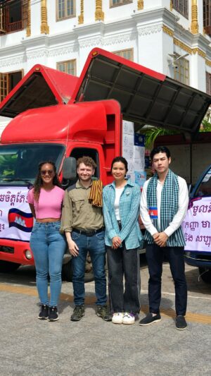 Mean Sonyta Instagram - ថ្ងៃទី២ ជំនួយបងប្អូនភៀសសឹកចំនួន១៥០ឈុត នាងខ្ញុំនឹងព្យាយាមជួយបងប្អូនដែលទើបនឹងភៀសខ្លួនមកដល់ ហើយនាងខ្ញុំក៏នៅតែបន្ដទទួលជំនួយរាល់វិនាទី🇰🇭