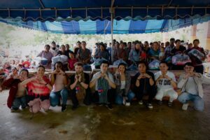 Mean Sonyta Instagram - បន្ទាប់ពីបានទៅដល់ទីតាំងបងប្អូនជនភៀសសឹកហើយ នាងខ្ញុំពិតជាក្ដុកក្ដួលរកនិយាយមិនចេញ មិននឹកស្មានថាសុខៗ ស្រុកទេសដែលធ្លាប់តែមានសន្ដិភាព បែរទៅជាមានសង្គ្រាម។
បងប្អូនជនភៀសសឹក ដែលនាងខ្ញុំទៅដល់ ភាគច្រើនគឺជា មនុស្សចាស់ជរាក្រីក្ររកហូបរាល់ថ្ងៃសឹងតែមិនគ្រប់ផង នៅមកត្រូវរស់នៅគេចពីសង្គ្រាមទៀត។
ខ្លោចចិត្តជាងគេនោះ គឺពួកគាត់សុទ្ធតែមានសមាជិកគ្រួសារជាកងទ័ពជួរមុខ ដែលកំពុងតែទប់ទល់ជាមួយខ្មាំងនៅសមរភូមិ។
នៅក្នុងគ្រានេះ នាងខ្ញុំមានតែខំប្រឹងជួយឲ្យអស់ពីសមត្ថភាព សង្ឃឹមថា កម្ពុជានឹងរួចផុតពីសង្គ្រាម ដើម្បីឲ្យបងប្អូនយើងជនភៀសសឹកបានត្រឡប់ទៅនៅផ្ទះសម្បែងជួបកូនជួបចៅឆាប់ៗនេះ។
នាងខ្ញុំ មាន សូនីតា លើកម្រាមដៃដប់ សូមបួងសួងដល់វត្ថុស័ក្កសិទ្ធិទាំងឡាយដែលមាននៅលើលោកនេះ ជួយការពារឃុំគ្រោងប្រជាជនខ្មែរស្លូតត្រង់នៃប្រទេសកម្ពុជាផង🙏