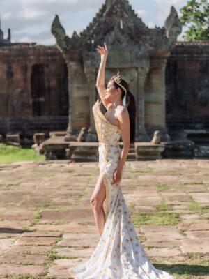 Mean Sonyta Instagram - 🇰🇭ខ្មែរយើងតែងតែគោរពអនុសាសន៍ និងការដឹកនាំរបស់ប្រមុខរាជរដ្ឋាភិបាល តែសៀមជាក្មេងក្បាលខូច បំភ្លៃឥតព្រំដែន!
🕊️គេខំរក្សារភាពស្ងប់ស្ងាត់ដើម្បីសន្តិភាព ហេតុអ្វីចោរឈ្លានពានមិនព្រមឈប់សោះ? វាយប្រហារនៅសមរភូមិមិនឈ្នះ មកវាយប្រហារតាមប្រព័ន្ធអុីនធឺណេតហើយបំភ្លៃការពិតទៀត ជាតិសាសន៍អ្នកឯងមានការពិតអត់? ជាតិសាសន៍អ្នកឯងស្គាល់ការពិតអត់?
💔ផ្តើមសង្គ្រាមក៏ជាអ្នក មិនព្រមបញ្ចប់សង្គ្រាមក៏ជាអ្នក បំផ្លាញទ្រព្យសម្បិត្តខ្មែរដែលជាសម្បត្តិបេតិកភណ្ឌអន្តរជាតិក៏ជាអ្នក ចង់ដណ្តើមទឹកដីខ្មែរក៏ជាអ្នក បំភ្លៃការពិតចោទប្រកាន់ខ្មែរក៏ជាអ្នក។
🥲សៀមនៅតែព្យាយាមបំភ្លៃការពិត ព្យាយាមតែងនិពន្ធ ព្យាយាមសម្ដែងជាជនរងគ្រោះ ទាំងខ្លួនឯងជាអ្នកបំពានកម្ពុជា។
😓សូមកុំប្រើប្រាស់ និងអានតែចំណងជើង សូមស្វែងរកការពិត និងផ្តល់យុត្តិធម៌ដល់ជនរងគ្រោះពិតប្រាកដ។
🇰🇭We, Cambodians, always respect the advice and leadership of our government leader. But does Siam (Thailand) still act like a spoiled child and insult us without restraint?
🕊️We try to maintain silence for peace — so why don’t the thieves ever stop attacking us? They lost in their invading war, now they spread attacks online and defame the truth. Do your Thai nationhood and religion even hold any truth? Do they even know what the truth is?
💔They started the war — they are still the people who won’t end it. They are destroying Cambodian heritage that also belongs to international heritage. They are wanting to control Cambodian land. They are the one defaming truths and accusing Cambodians. They try to portray themselves as victims, while in fact they are the ones harming Cambodia.
😢Please do not rely on only headlines. Please seek out the truth and deliver justice to those who are genuinely the victims.
