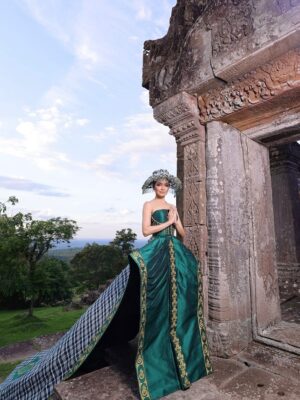 Mean Sonyta Instagram - នាងខ្ញុំពិតជារន្ធត់ចិត្ត ដែលកម្ពុជាត្រូវឆ្លងកាត់សង្គ្រាមប្រយុទ្ធជាមួុយសត្រូវចាស់សារជាថ្មី
នាងខ្ញុំមិនអាចជួយអ្វីបាន ក្រៅពីកម្លាំងចិត្ត និងលើកម្រាមដៃដប់បួងសួងដល់ទេវតា និងវត្ថុស័ក្កសិទ្ធិទាំងអស់ឲ្យជួយឃុំគ្រងការពារវីរៈជនកងទ័ពជួរមុខរបស់ខ្មែរ ឲ្យមានសុវត្ថិភាព
សូមឲ្យសមរភូមិមួយនេះឆាប់បញ្ចប់ទៅដោយជ័យជម្នះ🇰🇭
#ថៃជាអ្នកផ្តើមសង្គ្រាម
#ThailandStartedTheWar
#ThailandOpenedFire
#ThaiopendFire