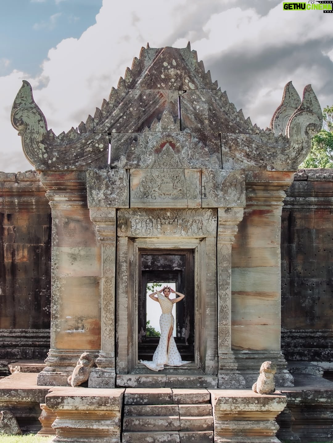 Mean Sonyta - 12.4K Likes - នាងខ្ញុំពិតជារន្ធត់ចិត្ត ដែលកម្ពុជាត្រូវឆ្លងកាត់សង្គ្រាមប្រយុទ្ធជាមួុយសត្រូវចាស់សារជាថ្មី 
នាងខ្ញុំមិនអាចជួយអ្វីបាន ក្រៅពីកម្លាំងចិត្ត និងលើកម្រាមដៃដប់បួងសួងដល់ទេវតា និងវត្ថុស័ក្កសិទ្ធិទាំងអស់ឲ្យជួយឃុំគ្រងការពារវីរៈជនកងទ័ពជួរមុខរបស់ខ្មែរ ឲ្យមានសុវត្ថិភាព 
សូមឲ្យសមរភូមិមួយនេះឆាប់បញ្ចប់ទៅដោយជ័យជម្នះ🇰🇭

#ថៃជាអ្នកផ្តើមសង្គ្រាម
#ThailandStartedTheWar 
#ThailandOpenedFire 
#ThaiopendFire