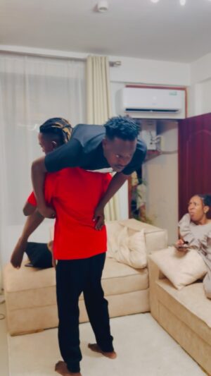 Meena Ally Instagram - TUPATE WADHAMINI KIDOGO 😂😂😂😂😂😂😂😂
