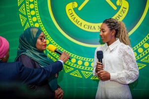 Meena Ally Instagram - FIRST YOUTH AND ENTERTAINMENT MEDIA PERSONALITY TO EVER INTERVIEW THE PRESIDENT ❤️🙏
ALHAMDULILLAH 🙏
📷 by @katunzi_tza