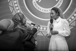 Meena Ally Instagram - FIRST YOUTH AND ENTERTAINMENT MEDIA PERSONALITY TO EVER INTERVIEW THE PRESIDENT ❤️🙏
ALHAMDULILLAH 🙏
📷 by @katunzi_tza