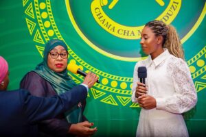 Meena Ally Instagram - FIRST YOUTH AND ENTERTAINMENT MEDIA PERSONALITY TO EVER INTERVIEW THE PRESIDENT ❤️🙏
ALHAMDULILLAH 🙏
📷 by @katunzi_tza