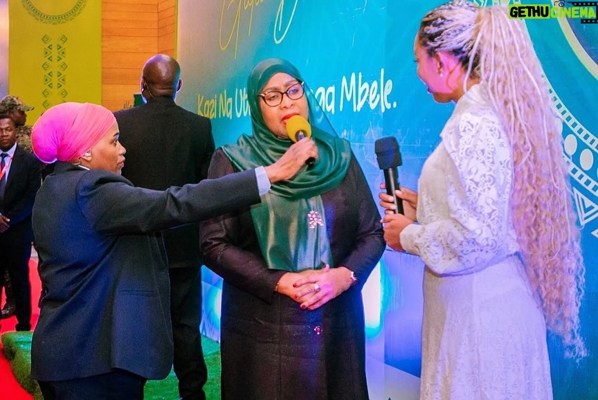Meena Ally - 34.6K Likes - FIRST YOUTH AND ENTERTAINMENT MEDIA PERSONALITY TO EVER INTERVIEW THE PRESIDENT ❤️🙏

ALHAMDULILLAH 🙏

📷 by @katunzi_tza