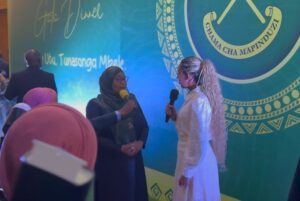 Meena Ally Instagram - FIRST YOUTH AND ENTERTAINMENT MEDIA PERSONALITY TO EVER INTERVIEW THE PRESIDENT ❤️🙏
ALHAMDULILLAH 🙏
📷 by @katunzi_tza