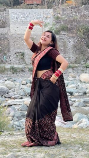 Megha Chaube Instagram - Main Nazrein Milaau👀♥️
.
.
 #shorts #trendingshorts #dance #trend #viral #meghachaube