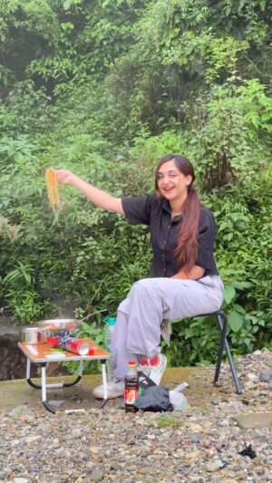 Megha Chaube Instagram - Jungle mai Maggie Banai😍🌲
.
.
#shorts #trendingshorts #minivlog #travel #viral #meghachaube