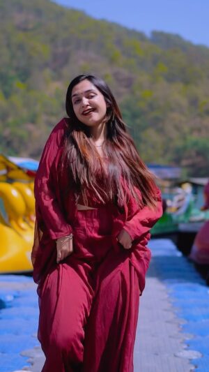 Megha Chaube Instagram - Tu Jo Hans Hans Ke Sanam 👀♥️
.
.
 #shorts #trendingshorts #dance #song #viral #meghachaube