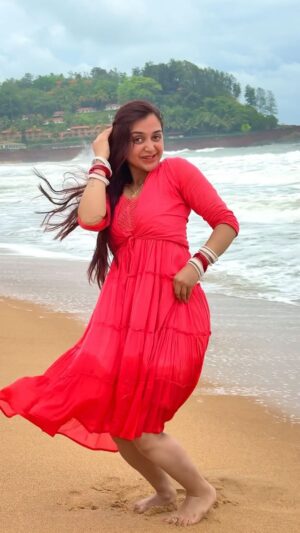 Megha Chaube Instagram - Shaky Dance Video in Beach 🏖️😍
.
.
#shorts #trendingshorts #dance #song #viral #meghachaube