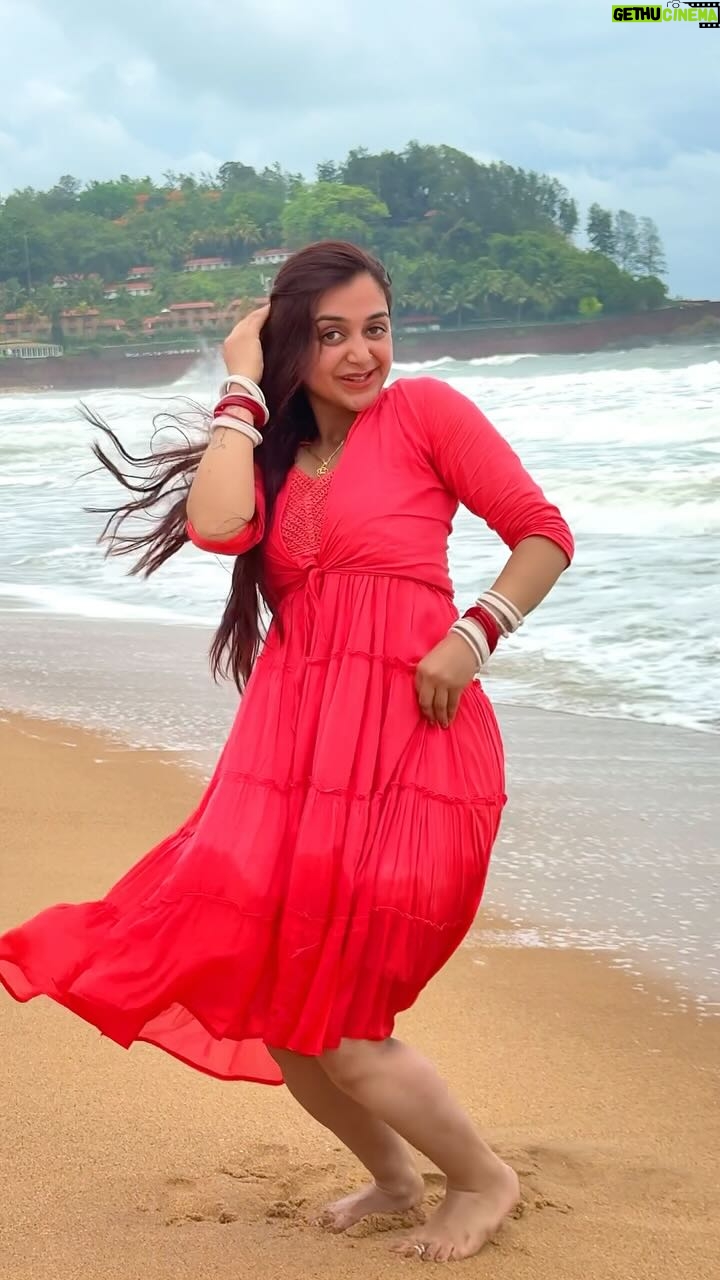 Megha Chaube - 112.7K Likes - Shaky Dance Video in Beach 🏖️😍
.
.
#shorts #trendingshorts #dance #song #viral #meghachaube