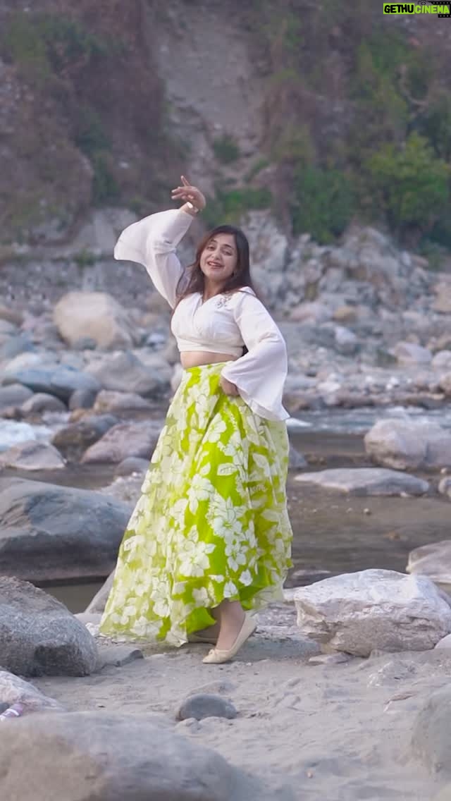 Megha Chaube - 272.1K Likes - Pee Loon🎧🏔️😍
.
.
#shorts #reels #dance #viral #song #latest #trending #outfit #song #meghachaube