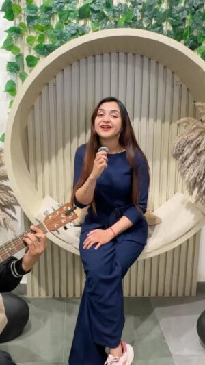 Megha Chaube Instagram - Raanjhan Song Cover By Megha ♥️🎧 
.
.
#shorts #trendingshorts #song #singing #viral #meghachaube