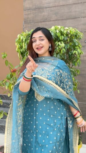 Megha Chaube Instagram - Chupi Hai Shararat Tere Pyaar Mein🫣♥️ 
.
.
#shorts #trending #song #love #viral #meghachaube
