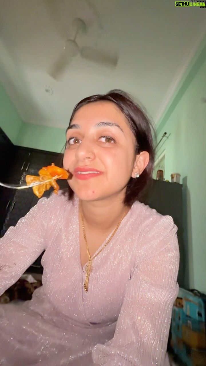 Megha Chaube - 91.7K Likes - Macroni Banate Hue Hath Jal Gaya🥺😢 
.
.
#shorts #trending #minivlog #shortvlog #viral #meghachaube