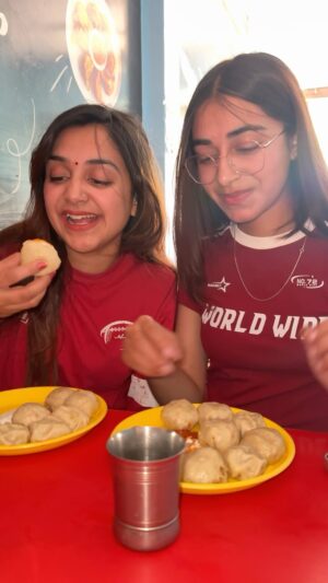 Megha Chaube Instagram - Momos🥟With Spicy Soup 🌶️🤤 
.
.
#shorts #trending #food  #comedy #viral #meghachaube