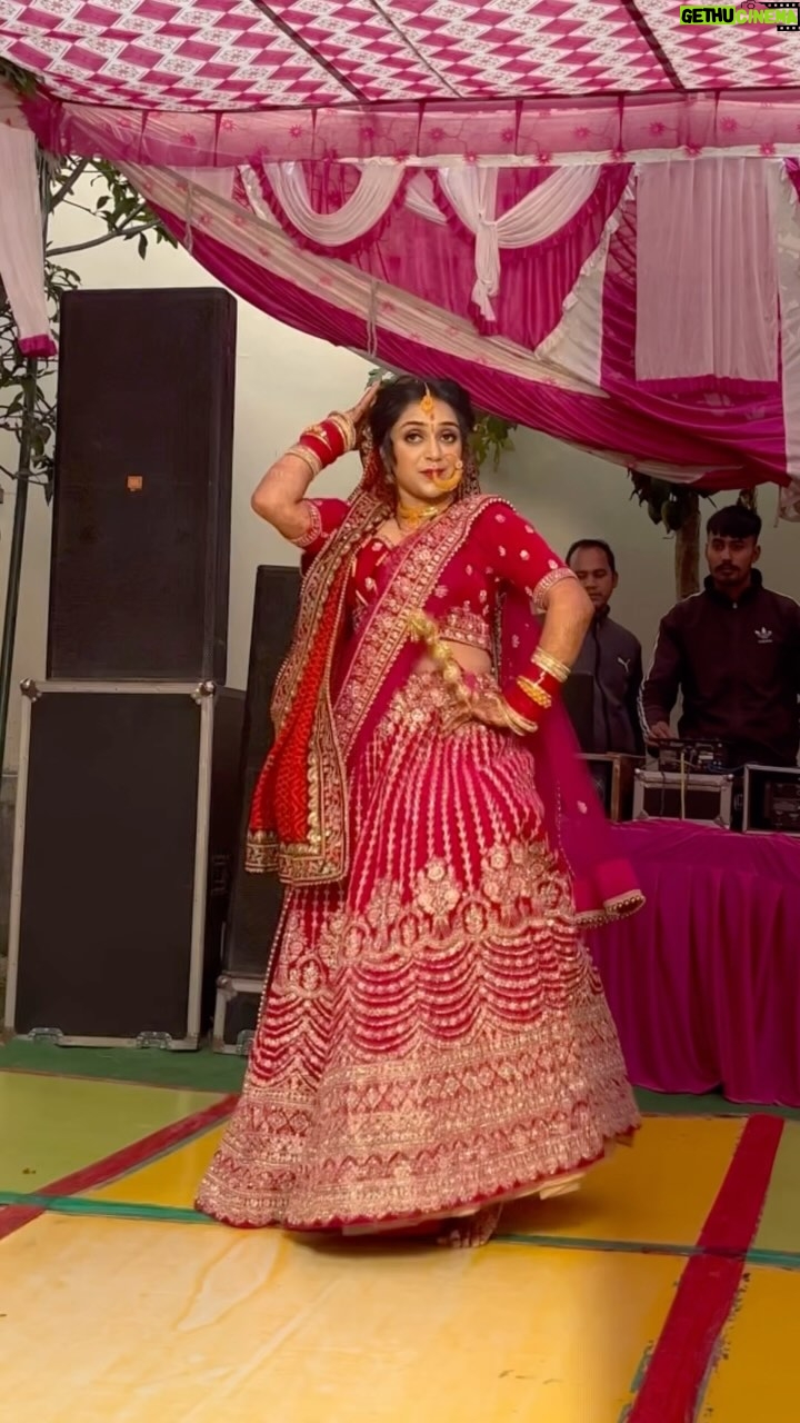 Megha Chaube - 303.1K Likes - Gulabi Sharara 💞Dance♥️ 
.
.
#dancer #dance #bride #bridal #lehenga #dress #outfit #viral #meghachaube