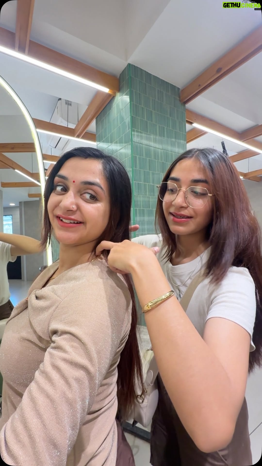 Megha Chaube - 93.8K Likes - Hairs Short Karwa Die 😢🥺
.
.
 #shorts #trendingshorts #hairstyle #viral #minivlog #meghachaube