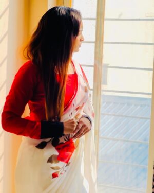 Megha Jayashree Pawar Instagram - चाहे कितने भी option हो आपके life में लेकीन किसी एक का ही होकर पुरी life उसके साथ रहना ही सच्चा प्रेम हैं 🧿❤️‍🩹🌸💯