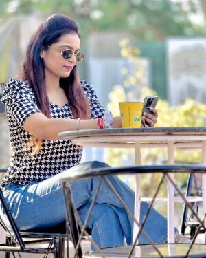 Megha Jayashree Pawar Instagram - Vibes 🖤✨
.
.
.
.
.
.
#newpost #smile #cute #love #vibes #trend #positivevibesalways #stronggirl #simple #simplelife  #candid