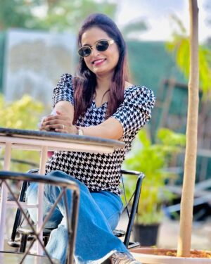 Megha Jayashree Pawar Instagram - Vibes 🖤✨
.
.
.
.
.
.
#newpost #smile #cute #love #vibes #trend #positivevibesalways #stronggirl #simple #simplelife  #candid