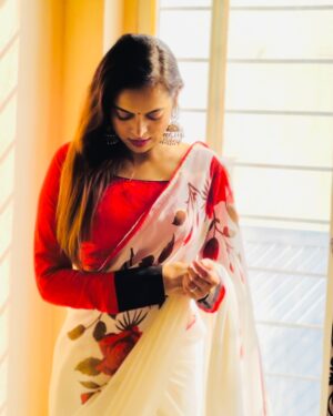 Megha Jayashree Pawar Instagram - चाहे कितने भी option हो आपके life में लेकीन किसी एक का ही होकर पुरी life उसके साथ रहना ही सच्चा प्रेम हैं 🧿❤️‍🩹🌸💯
