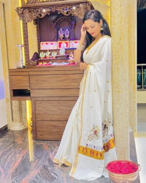 Megha Jayashree Pawar Instagram - ഹലോ🙏🏻❤️

#newpost #southindianfashion #south #malayalam #kerala #southindianbride #southindianweddings