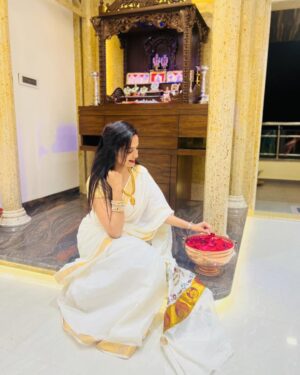 Megha Jayashree Pawar Instagram - ഹലോ🙏🏻❤️

#newpost #southindianfashion #south #malayalam #kerala #southindianbride #southindianweddings