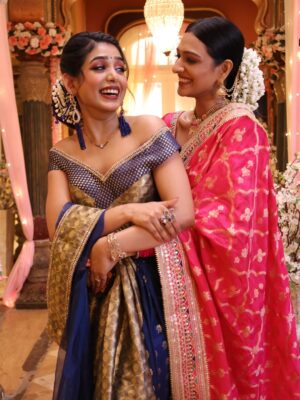 Megha Prasad Instagram - Who knew evil plans and pure hearts could vibe so well off screen? My little baby!! 😘🩷
.
.
.
.
#bhagyalakshmi #malishka #lakshmi #zeetv #balajitelefilms #meghaprasad #fyp