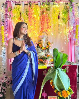 Megha Prasad Instagram - Ganesh Chaturthi glow hits different 🌼💕
Happy Ganesh Chaturthi 2025!! 🙏🏼
.
.
.
.
.
#ganeshchaturthi2025 #ganapatibappamorya #jaishreeganesh #meghaprasad #mumbai #love #mumbai