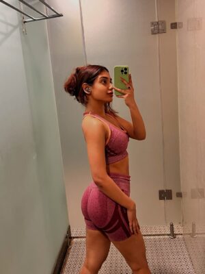 Megha Prasad Instagram - From prayers to pump, from set lights to cafe lights, from abs to brownies & wine nights ✨ all my moods, all my sides, one carousel.
.
.
.
.
.
.
#meghaprasad #mumbai #gym #workout #gymfit #salad #mood #actor #goals