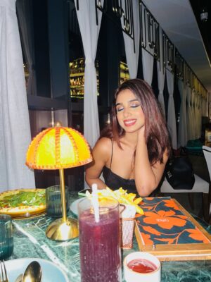 Megha Prasad Instagram - From prayers to pump, from set lights to cafe lights, from abs to brownies & wine nights ✨ all my moods, all my sides, one carousel.
.
.
.
.
.
.
#meghaprasad #mumbai #gym #workout #gymfit #salad #mood #actor #goals